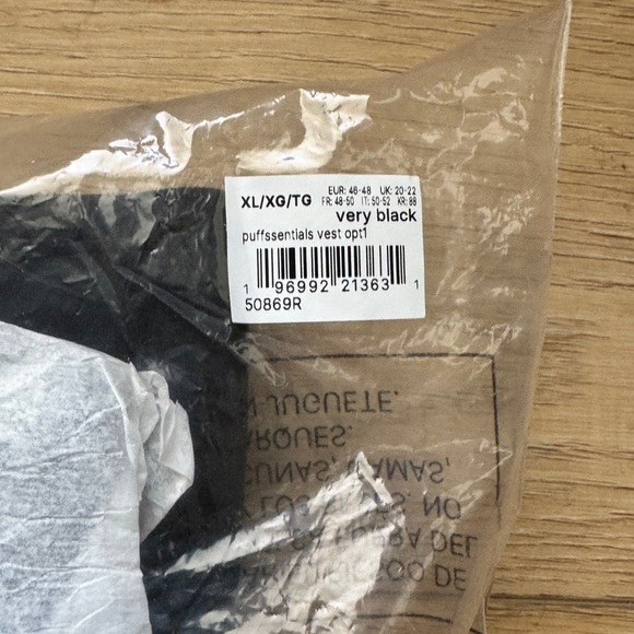 Spanx Black Puffer Sleeveless Belted Vest - Puffssenentals - Size: XL - NWT - Picture 5 of 6